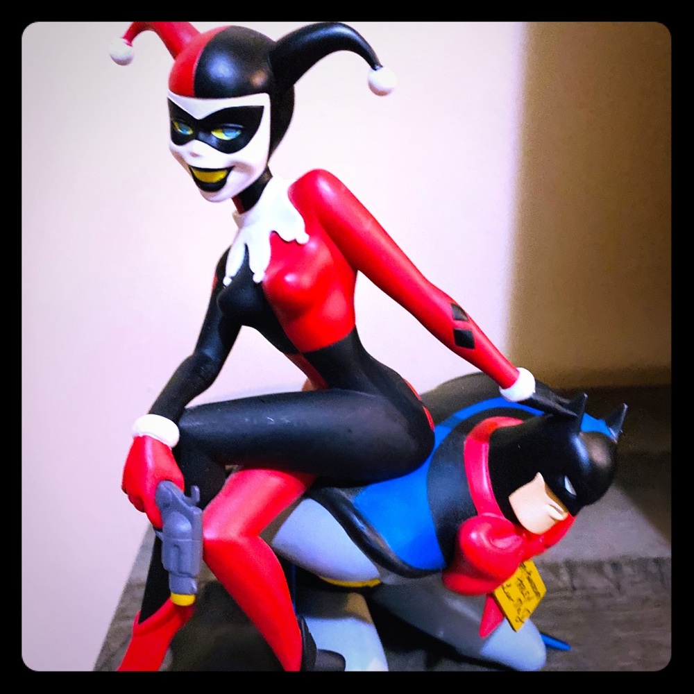 Batman and Harley Quinn figure